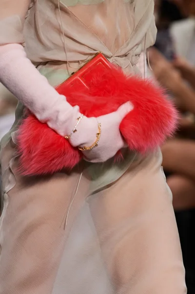 Look 16